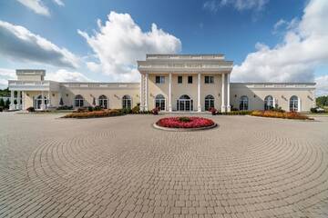 Фотографии Комплексы для отдыха с коттеджами/бунгало Parisel Palace Centrum Konferencyjno-Wypoczynkowe г. Лукув (Польша) №1 Фото Комплексы для отдыха с коттеджами/бунгало Parisel Palace Centrum Konferencyjno-Wypoczynkowe г. Лукув 1